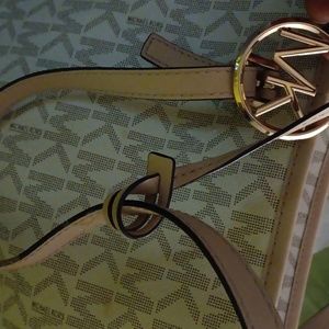 Michael Kors over the shoulder magnetic button closure purse GREAT CONDITION